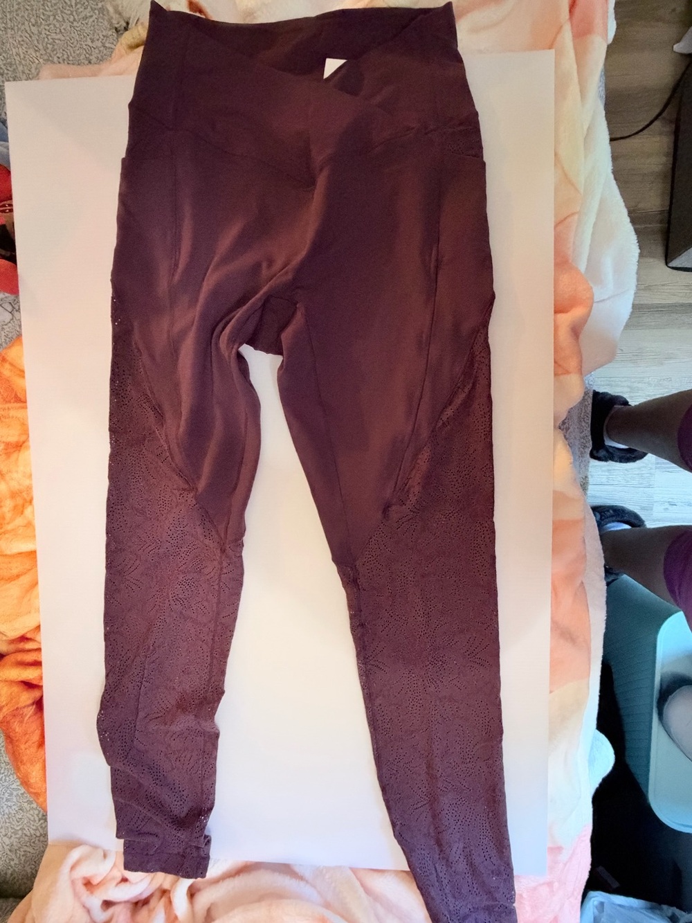 Halara SoftlyZero High Waisted Crossover Lace 7/8 Leggings Size M